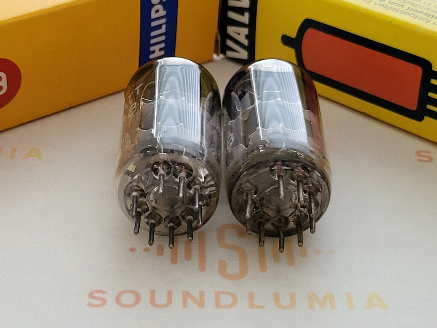 2x Philips PCC88 7DJ8 D-Getter – Miniwatt/Valvo-Etiketten – Heerlen, NL 1959 – NOS