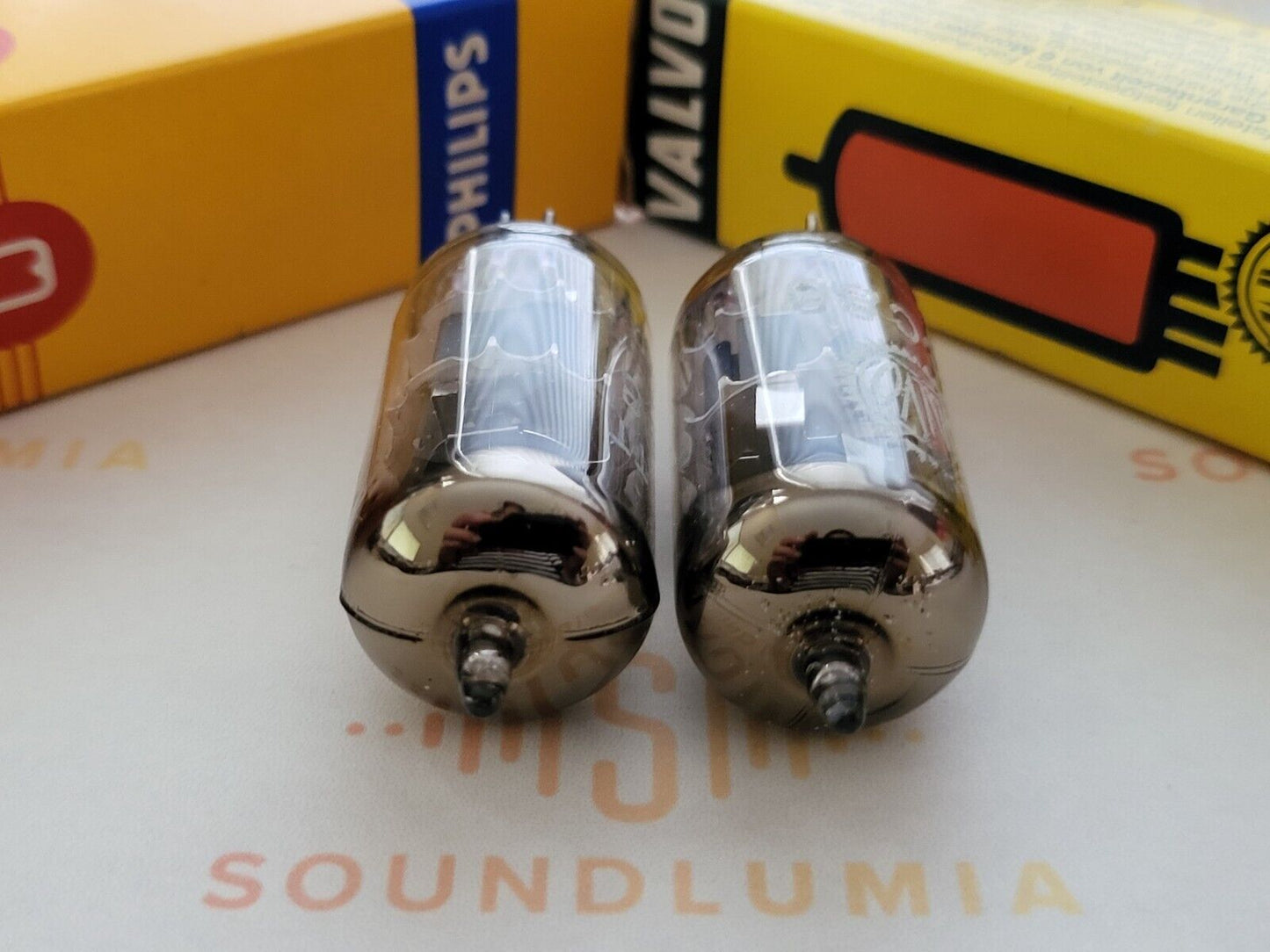 2x Philips PCC88 7DJ8 D-Getter – Miniwatt/Valvo-Etiketten – Heerlen, NL 1959 – NOS