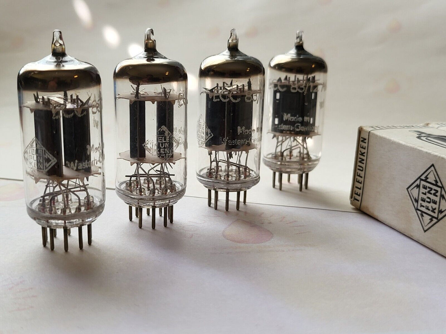 4x Telefunken ECC83 12AX7 Langgerippte Platten mit passenden Codes - Berlin 1960