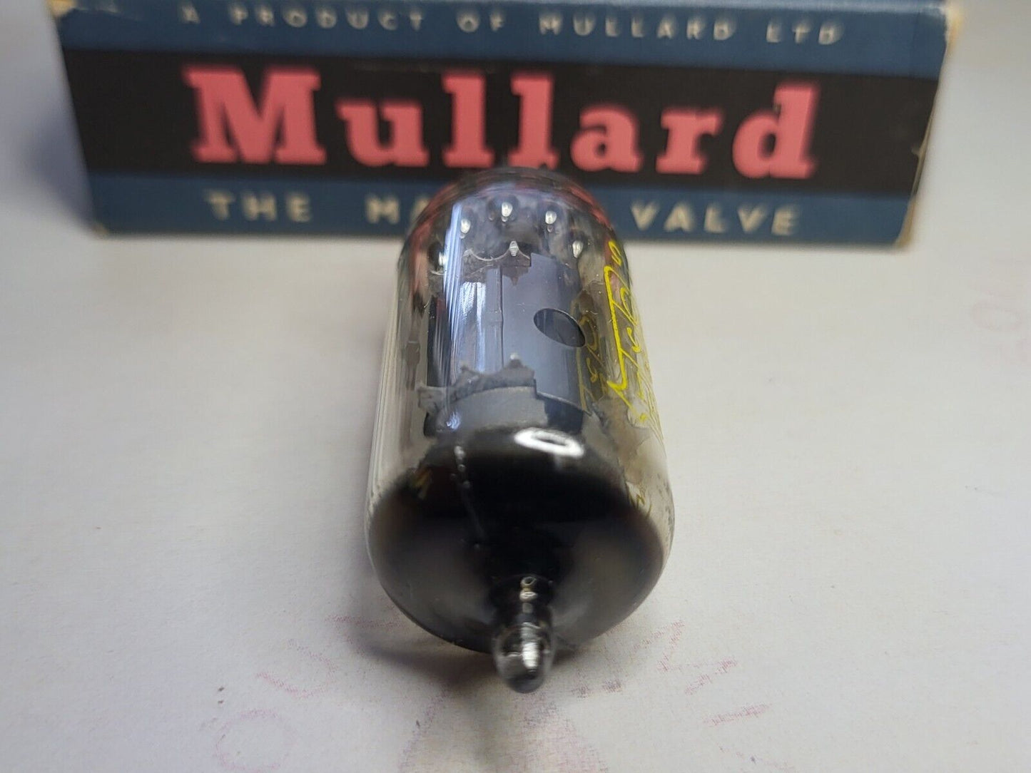 1x Mullard EF86 6267 - Dario Miniwatt Yellow Label - Blackburn 1964 - NOS