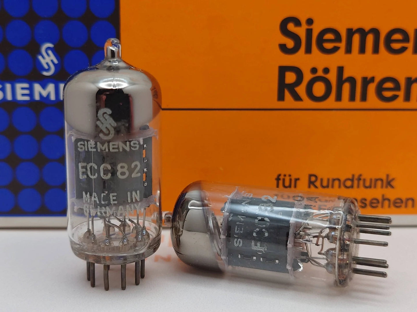 Valvo Hamburg ECC82 Short Plates 30° O-Getter