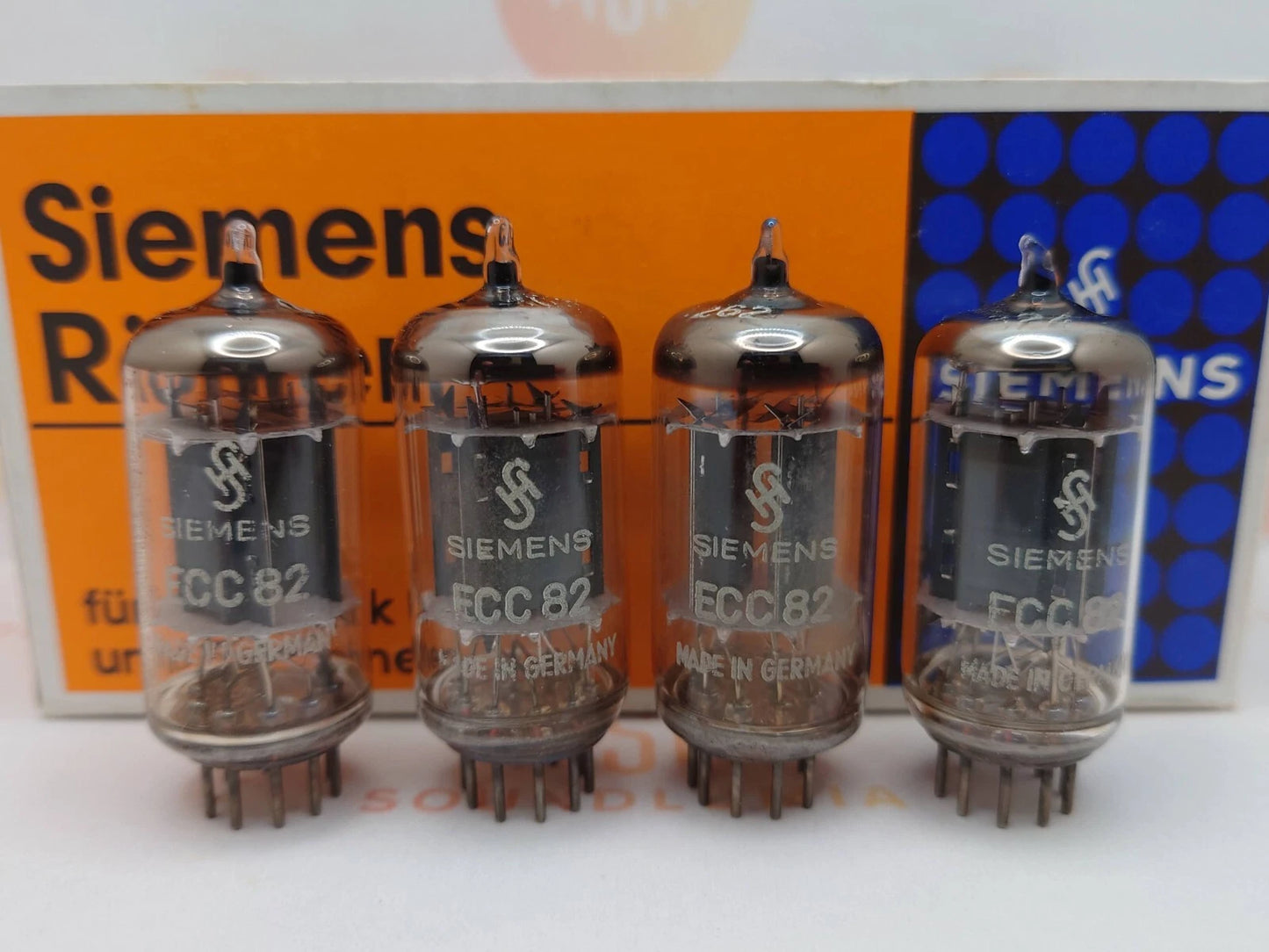 Telefunken ECC82 Ribbed Plates ◇ (Siemens Hall 6 Edition)
