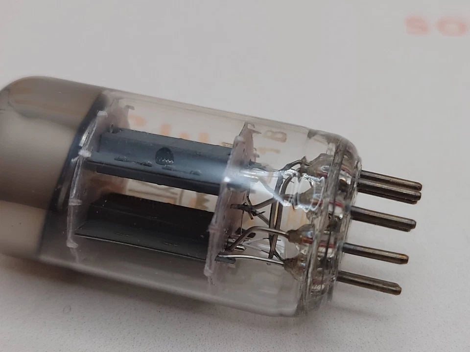 Valvo Hamburg ECC82 Short Plates 30° O-Getter