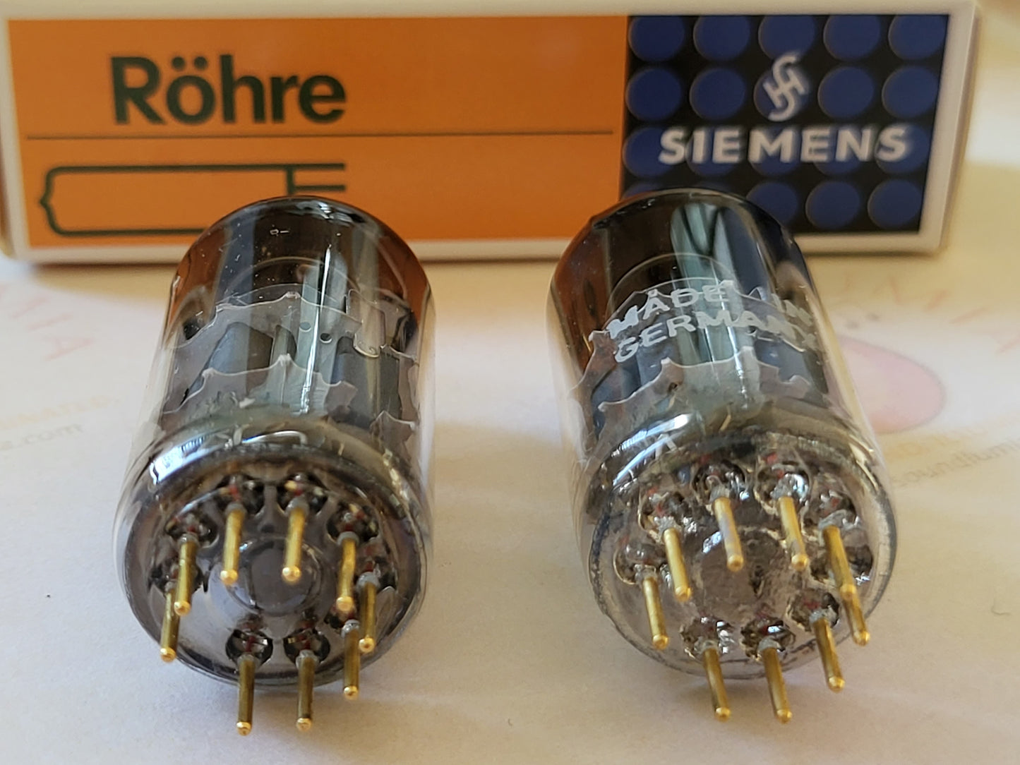 Siemens CCa E88CC Röhren graue Abschirmung passendes Paar gelbe Markierung - München 1965 A0 - NOS 