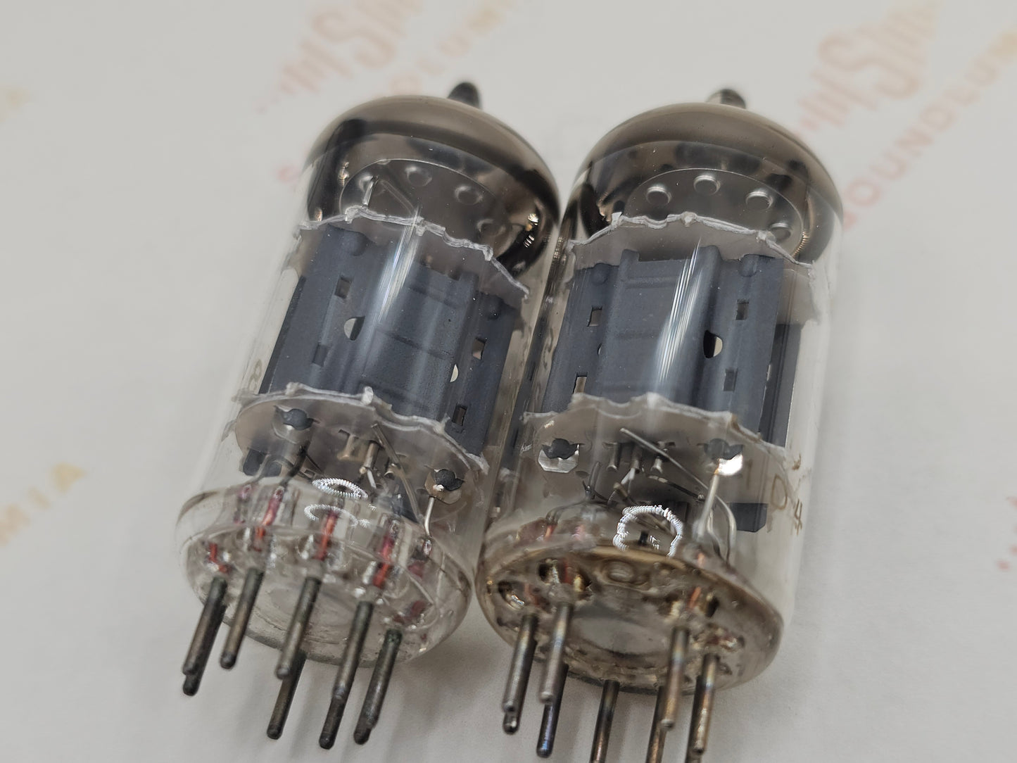 Philips ECC82 12AU7 Short Plates Dimple Disc Getter - Heerlen