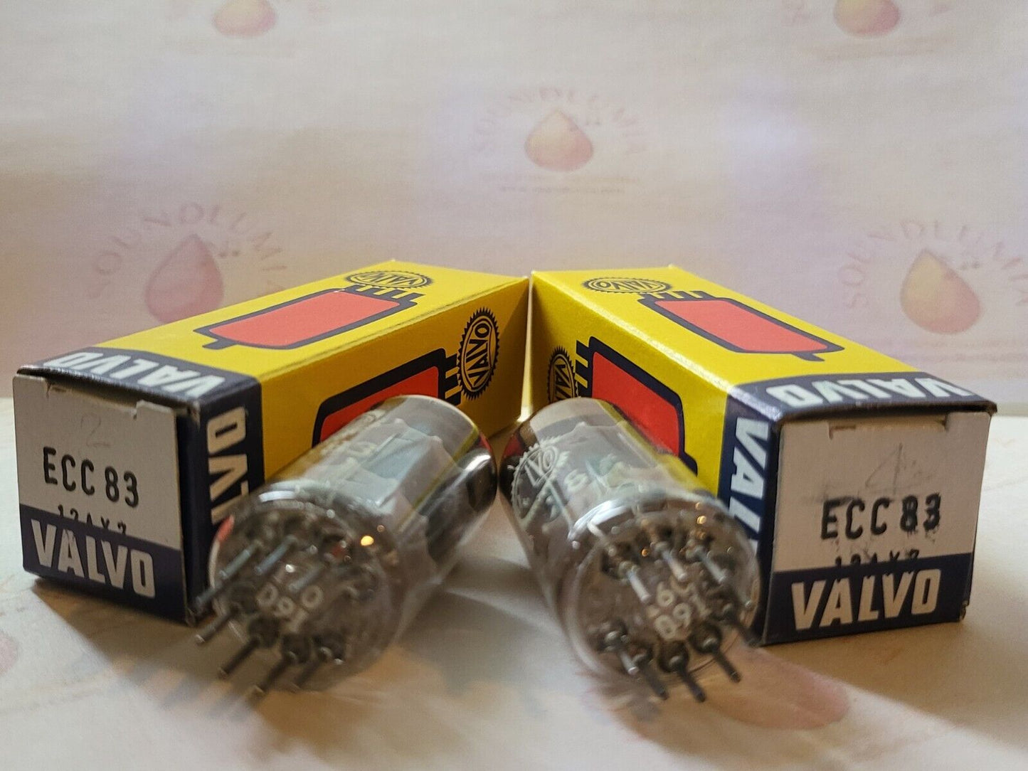 Valvo ECC83 12AX7 Kurze Platten, abgewinkelter Getter