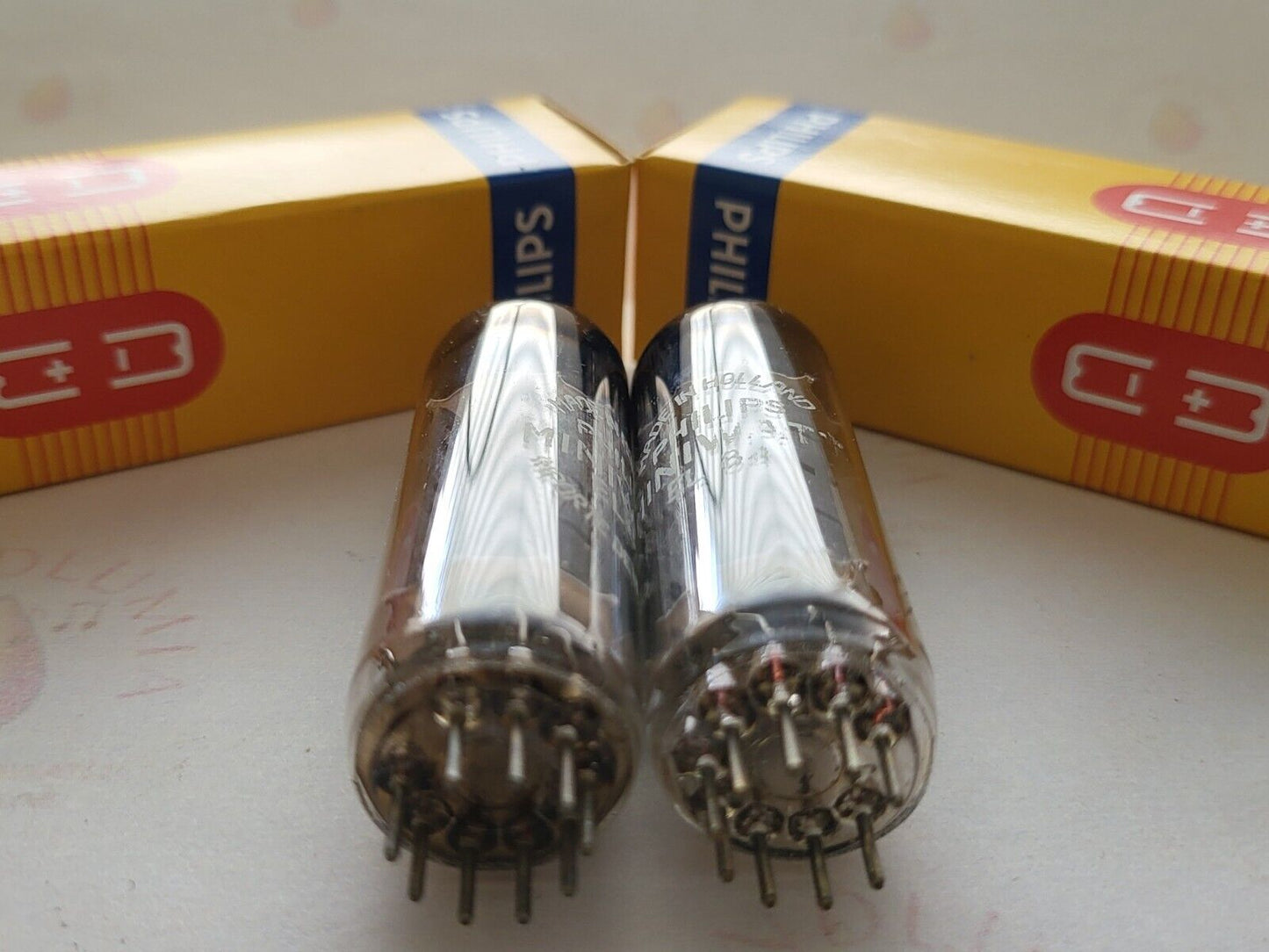 2x Philips Miniwatt EL84 6BQ5 D-Getter-Röhren – Sittard, NL 1955 rX1/rX2 – NOS