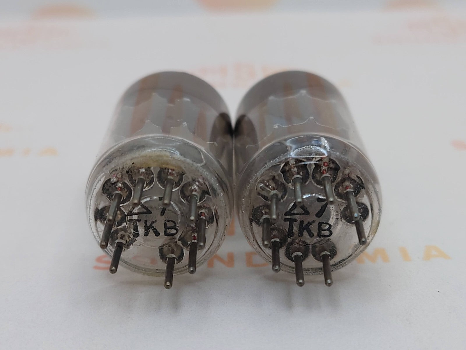 ECF80, Paire Assortie Philips Miniwatt (6BL8 CV5215) NOS Neuf en Boite Tube ECF80, Paire Assortie Philips Miniwatt (6BL8 CV5215) NOS Neuf en Boite Tube