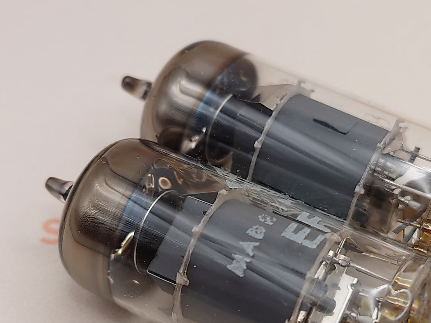 Telefunken EF804S Getter O ◇ Inferiore