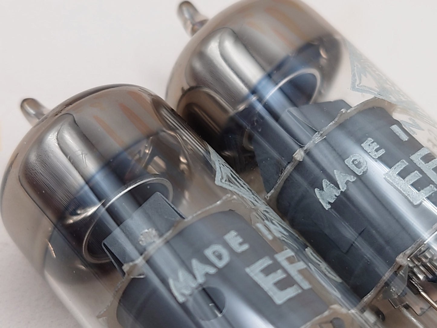 Telefunken EF804S Getter O ◇ Inferiore