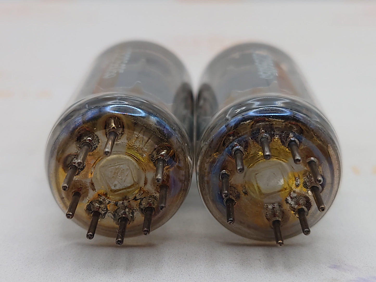 Telefunken EF804S Getter O ◇ Inferiore