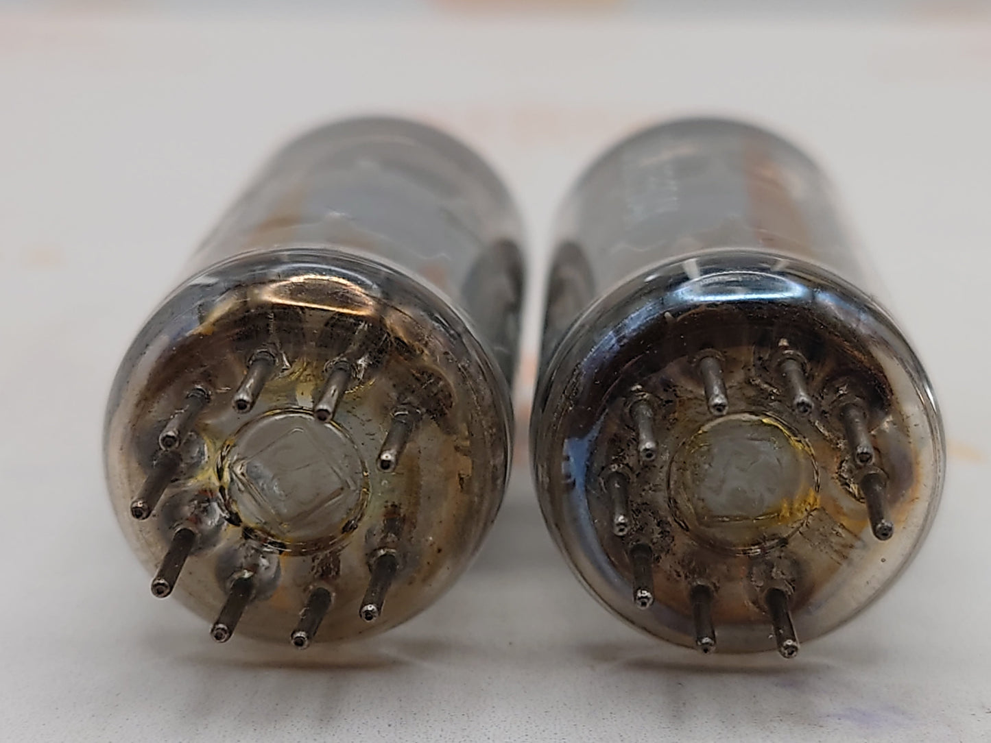 Telefunken EF804S Getter O ◇ Inferiore