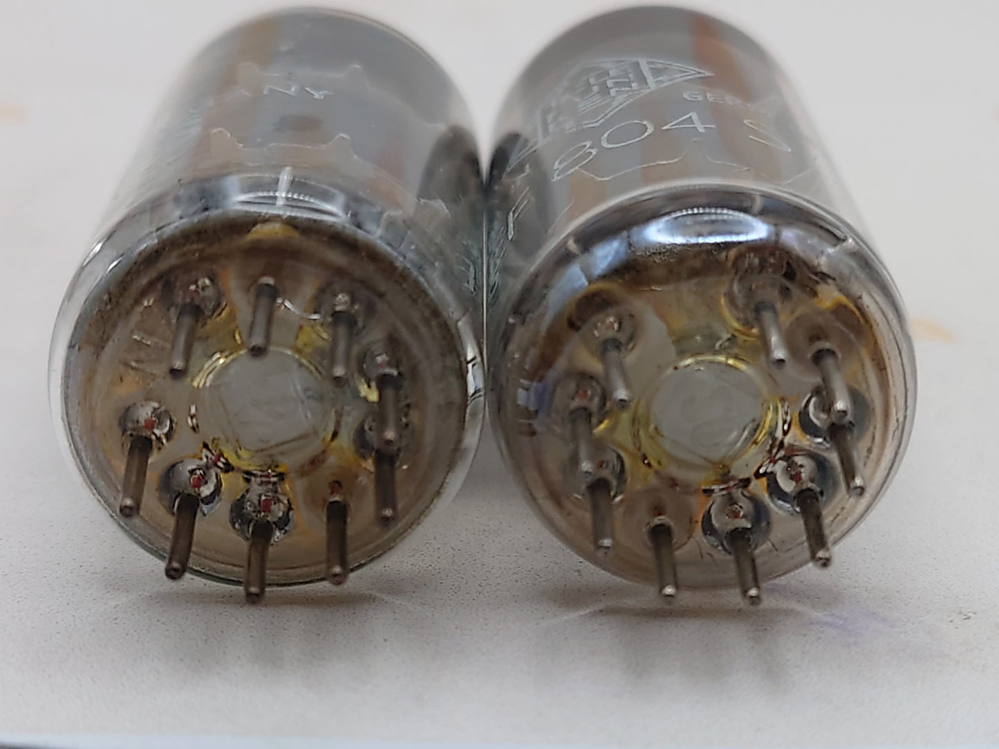 Telefunken EF804S Getter O ◇ Inferiore