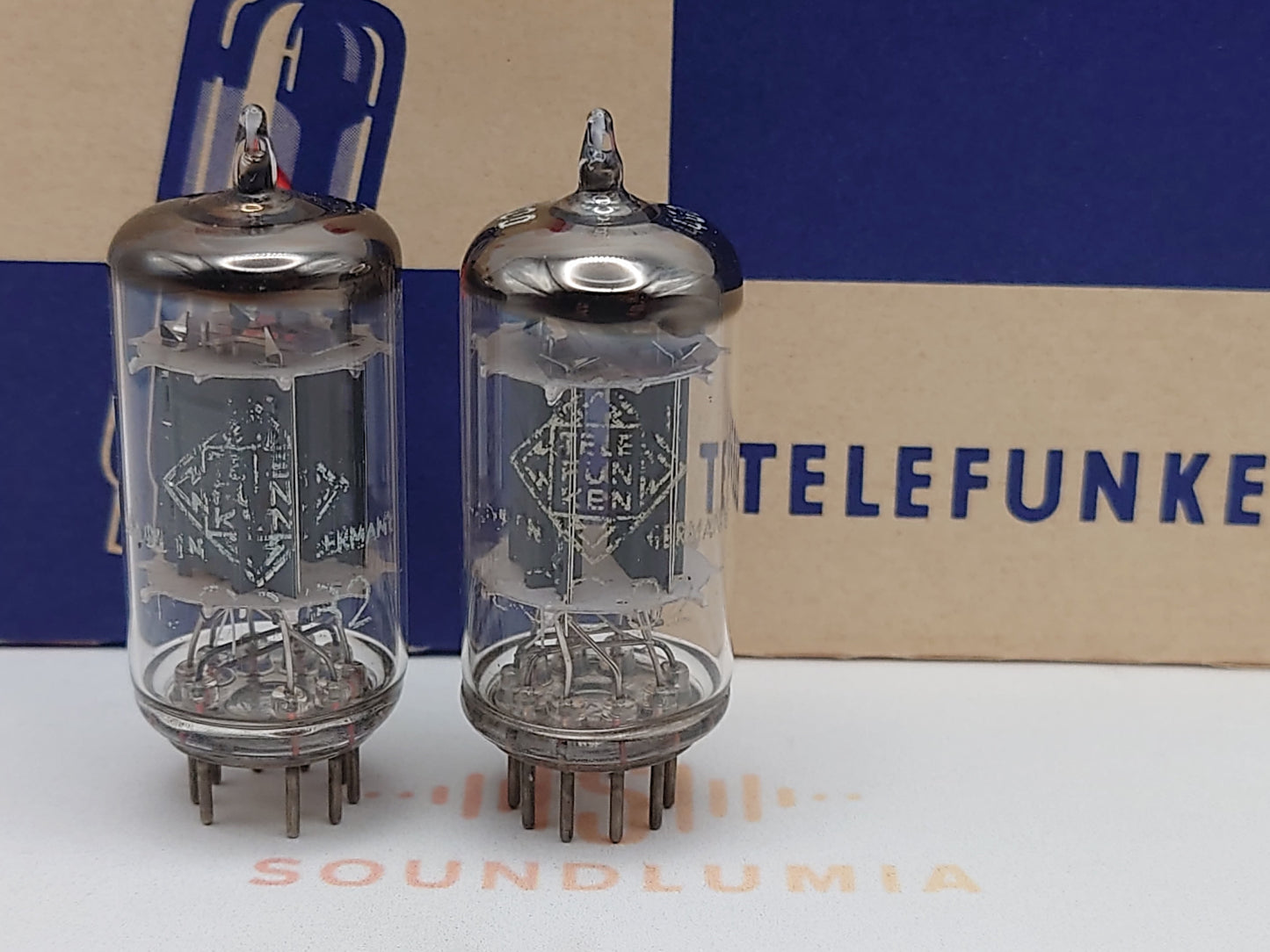 Telefunken ECC82 Plaques côtelées Fond diamant - Allemagne