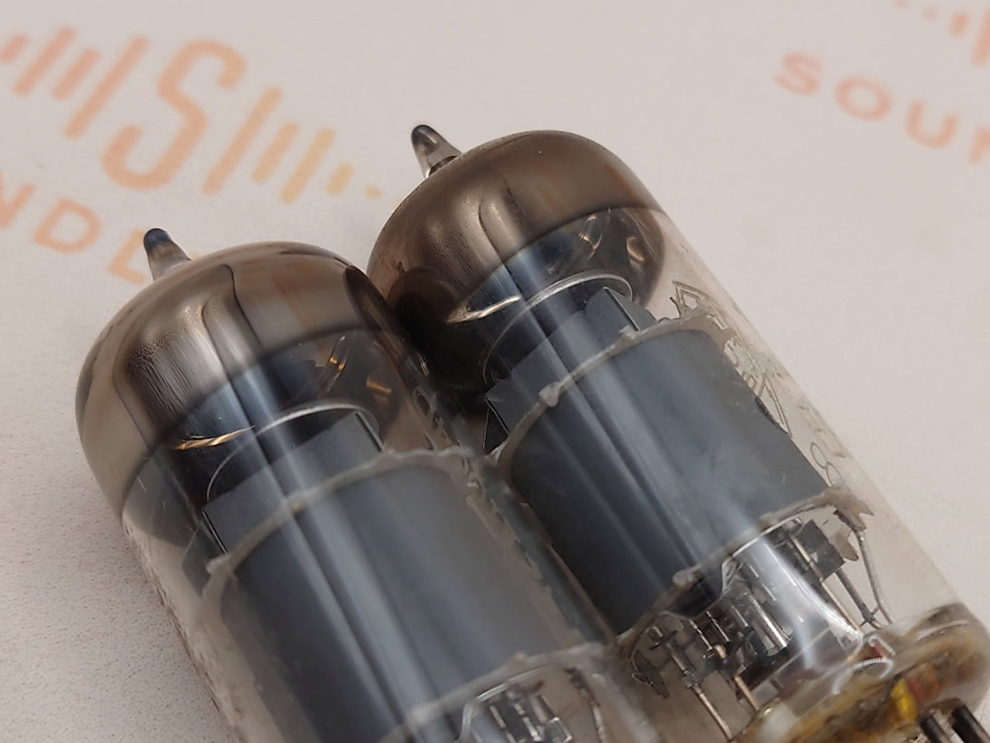 Telefunken EF804S Getter O ◇ Inferiore