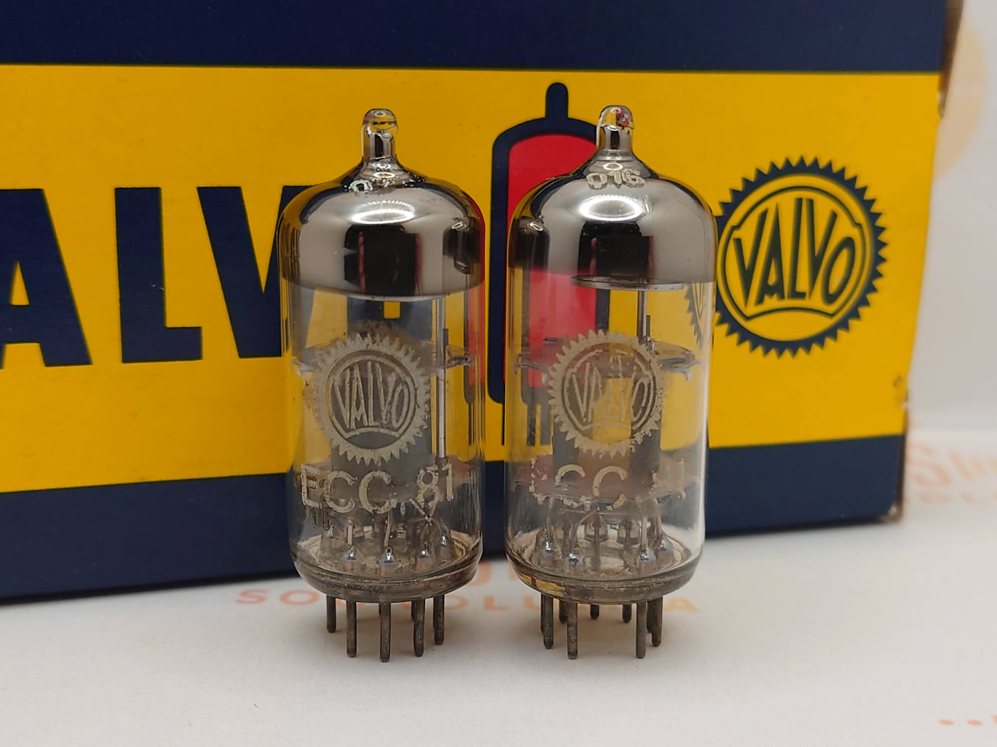 2x Valvo ECC81 12AT7 O-getter - Hamburg 1961 VF2 - Same Code