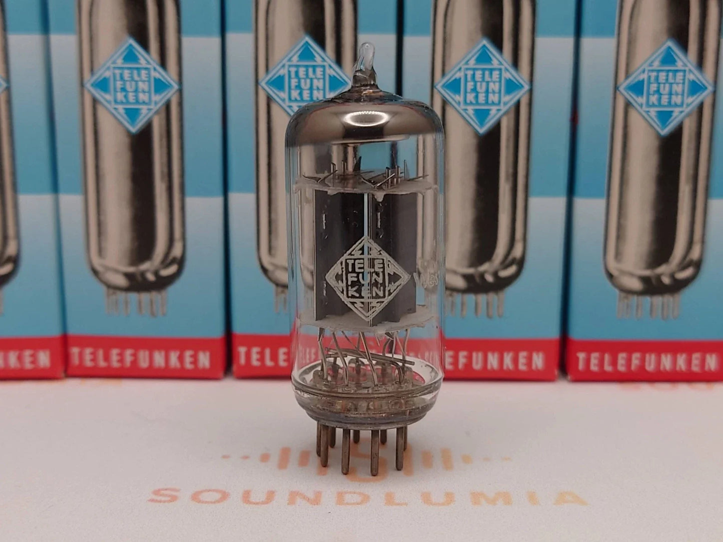 Telefunken ECC82 Plaques côtelées Fond diamant - Allemagne