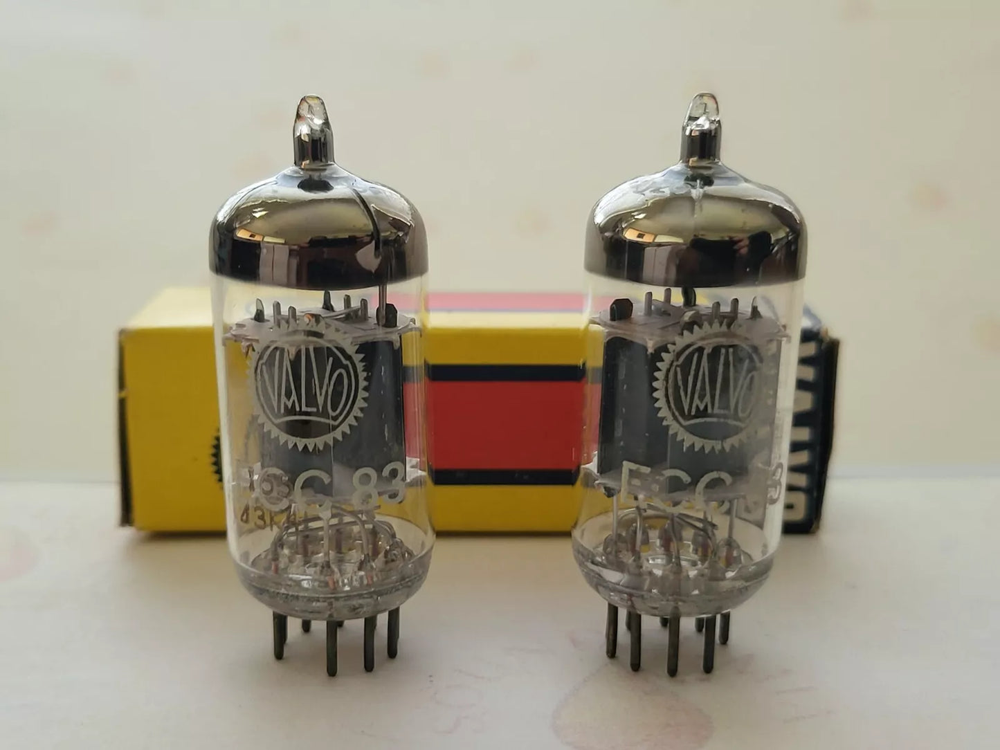 Philips ECC83 12AX7 Short Plates O-getter - Heerlen