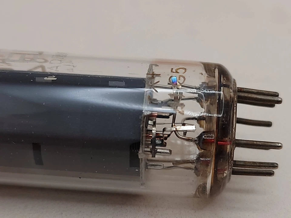飞利浦 EL84 6BQ5 O型吸气管匹配对 - 1964年产于海尔伦 - 近乎全新库存
