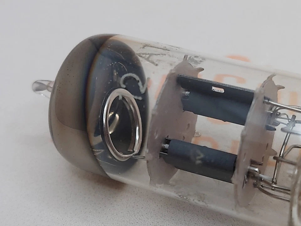 Telefunken ECC81 12AT7 O-getter ◇ Fondo – Berlino