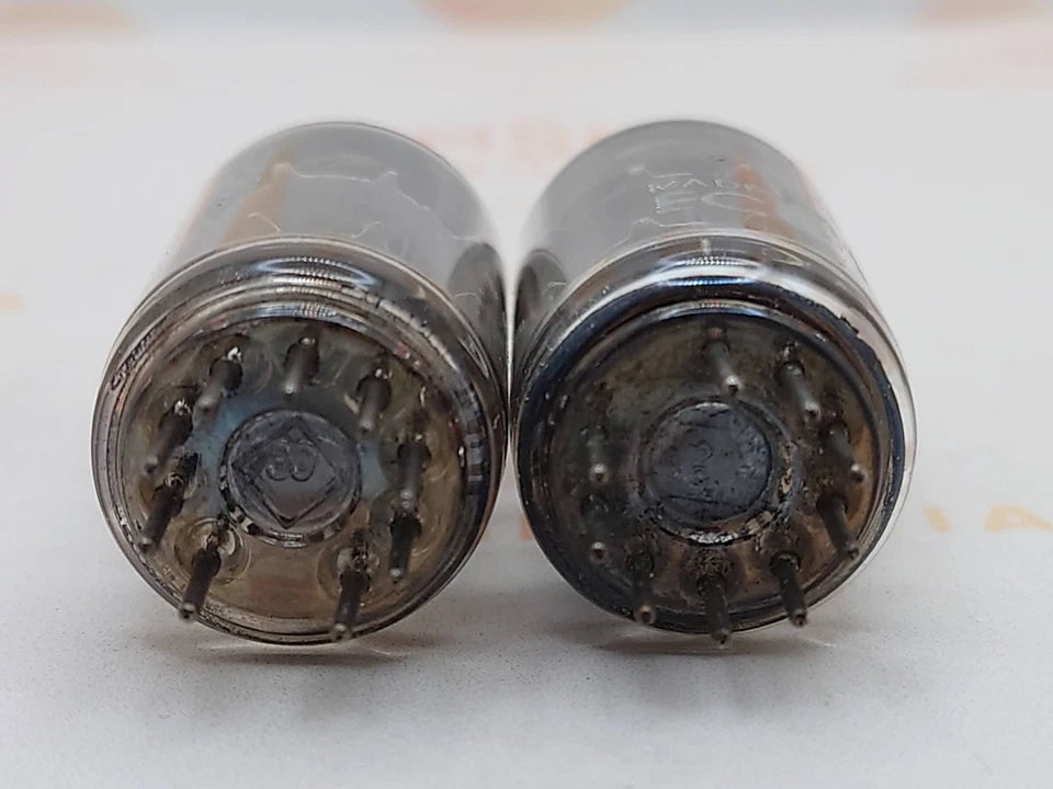 德律风根 ECC81 12AT7 O-getter ◇ 底部 – 柏林