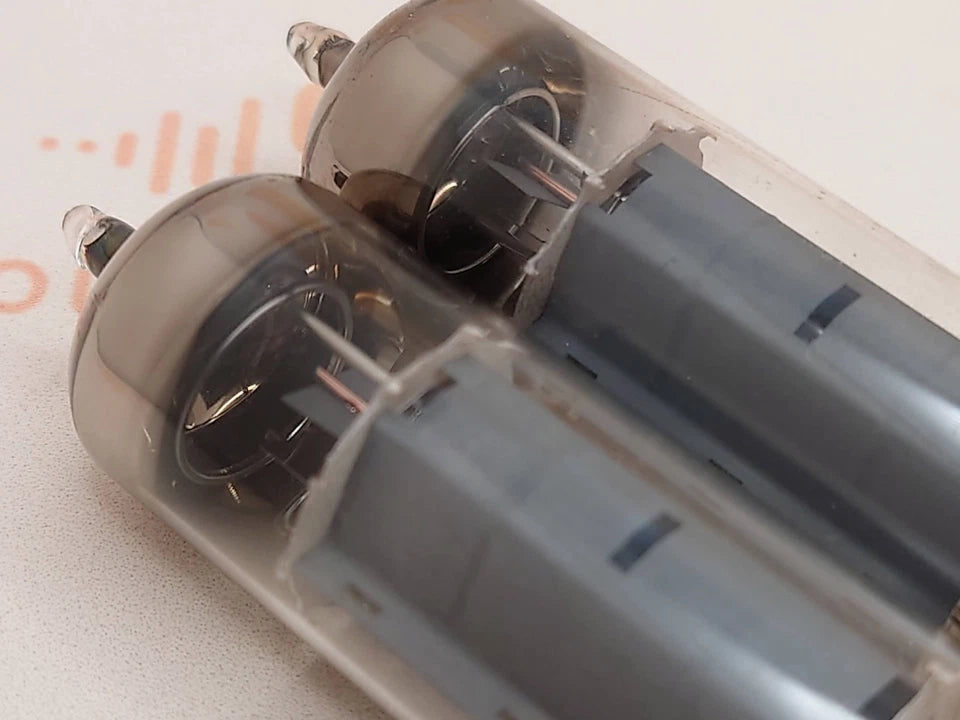 飞利浦 EL84 6BQ5 O型吸气管匹配对 - 1964年产于海尔伦 - 近乎全新库存