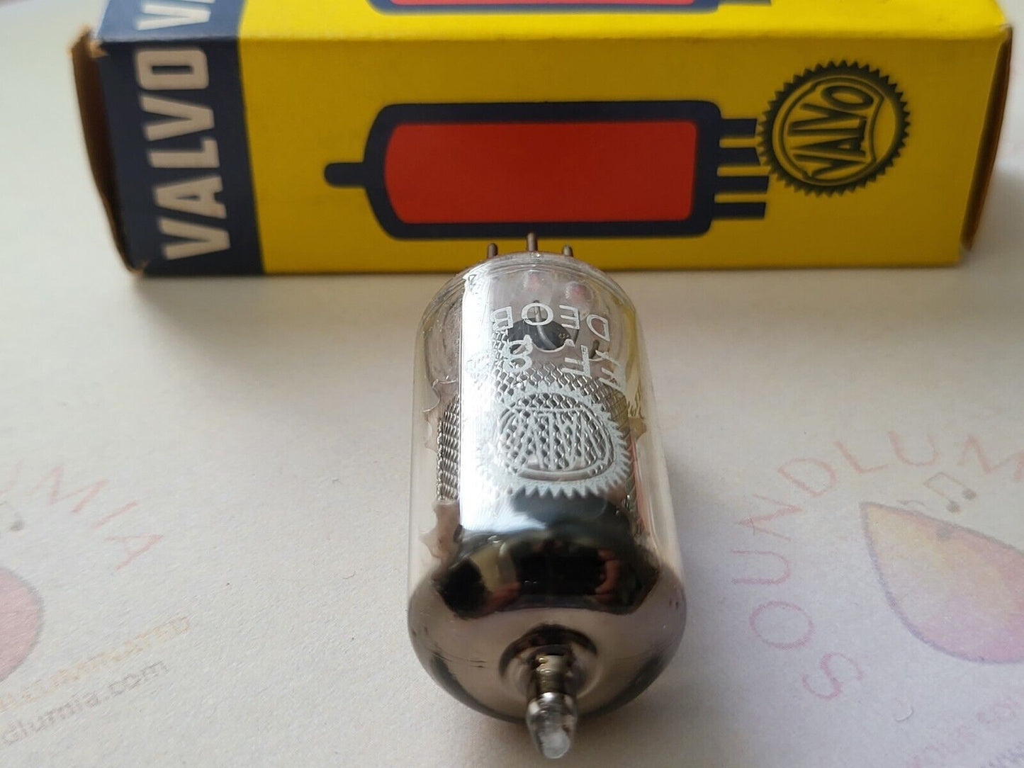 La Radiotechnique EF86 in Originalverpackung – Suresnes 1961 BY5 – Valvo Label – NOS