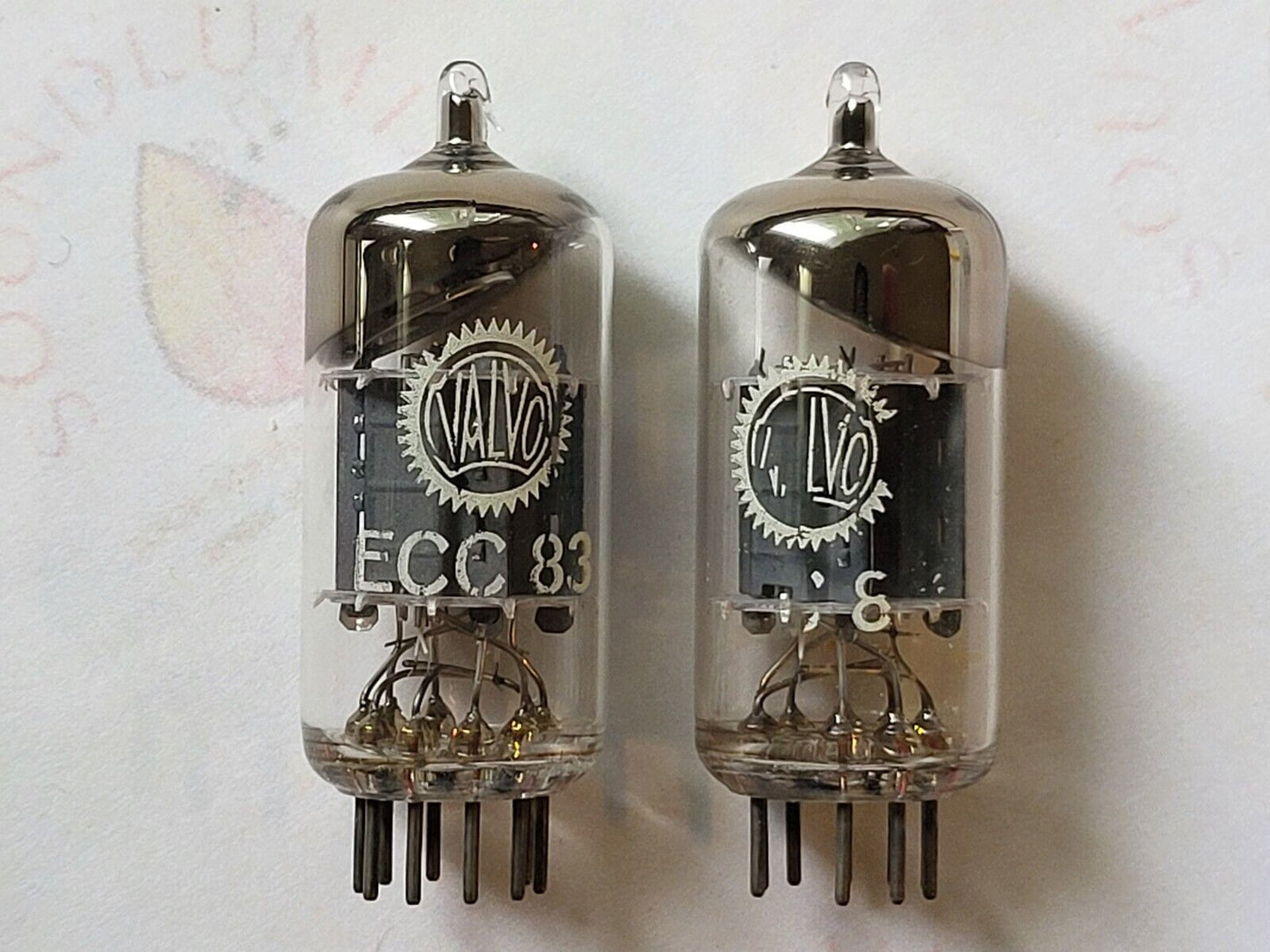 Valvo ECC83 12AX7 Kurze Platten, abgewinkelter Getter