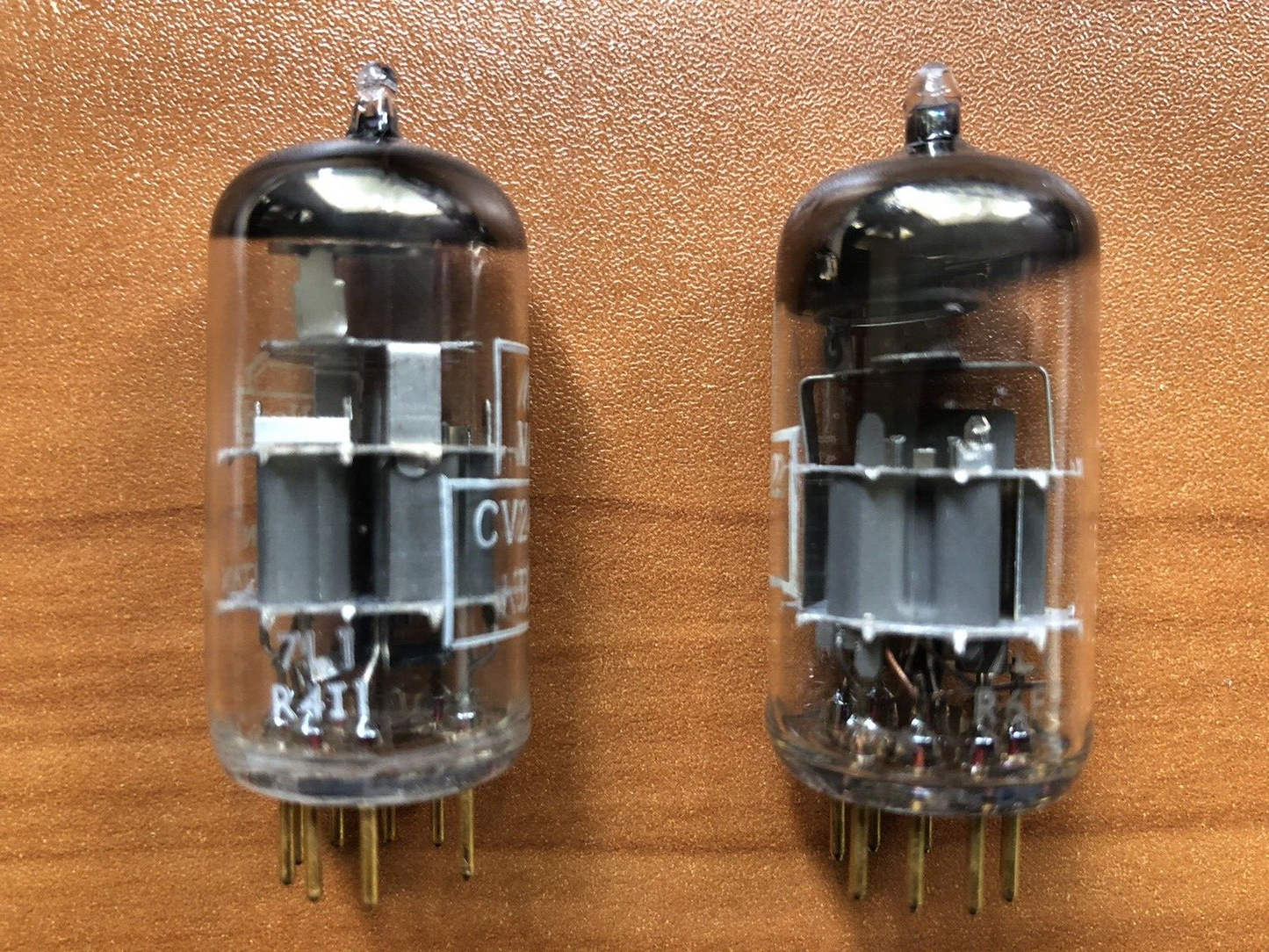 Mullard CV2492 E88CC Vorverstärkerröhren, passendes Paar mit blauer Spitze – Mitcham 1960er – NOS