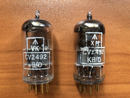 Mullard CV2492 E88CC Vorverstärkerröhren, passendes Paar mit blauer Spitze – Mitcham 1960er – NOS
