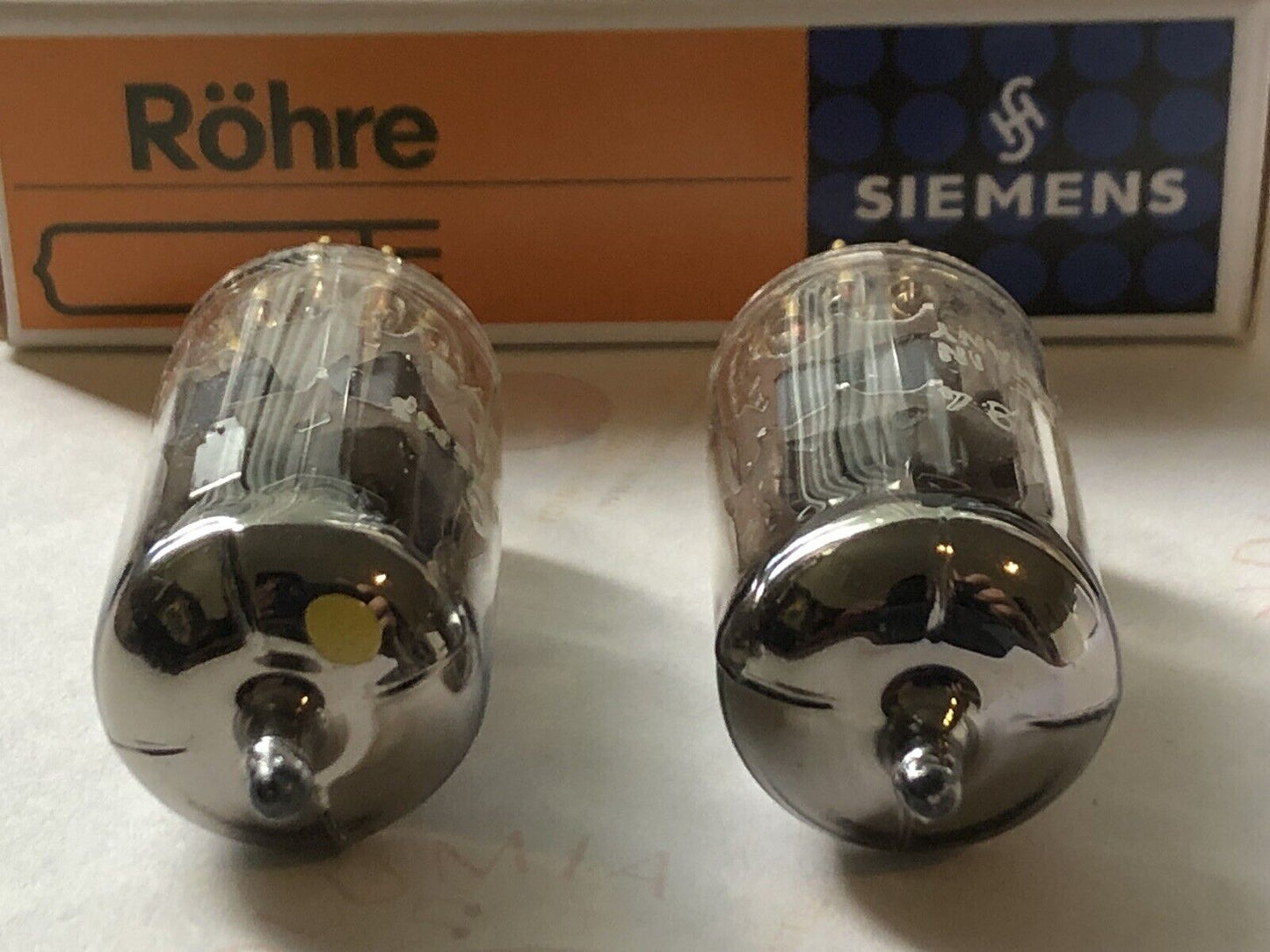 Siemens CCa E88CC Röhren graue Abschirmung passendes Paar gelbe Markierung - München 1965 A0 - NOS 