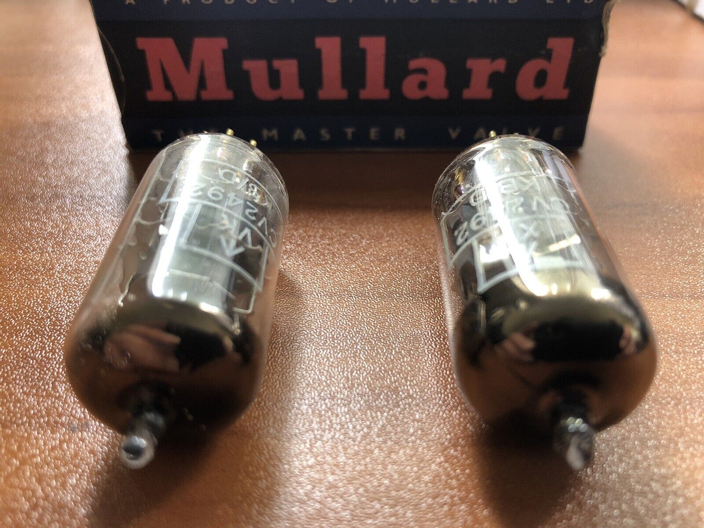Mullard CV2492 E88CC Vorverstärkerröhren, passendes Paar mit blauer Spitze – Mitcham 1960er – NOS