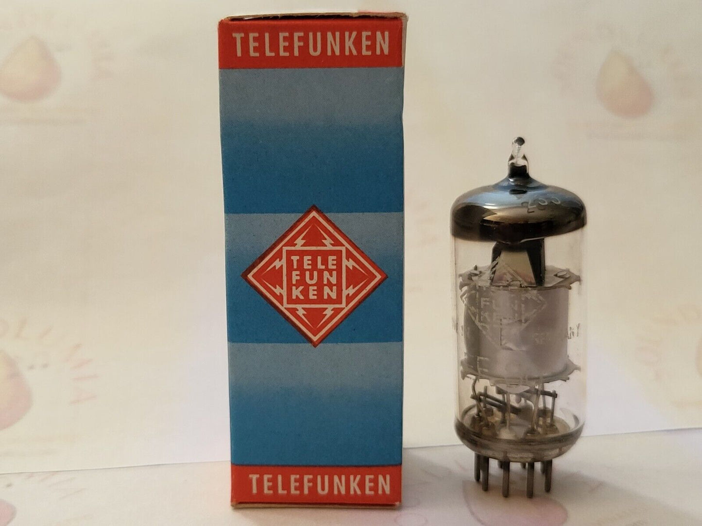 Telefunken EF86 6267 O-getter in Original Box - Diamond Bottom - Ulm 1960 - NOS