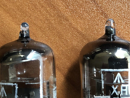 Mullard CV2492 E88CC Vorverstärkerröhren, passendes Paar mit blauer Spitze – Mitcham 1960er – NOS